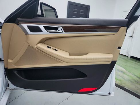 Used 2018 Genesis G80 3.8 RWD image 28