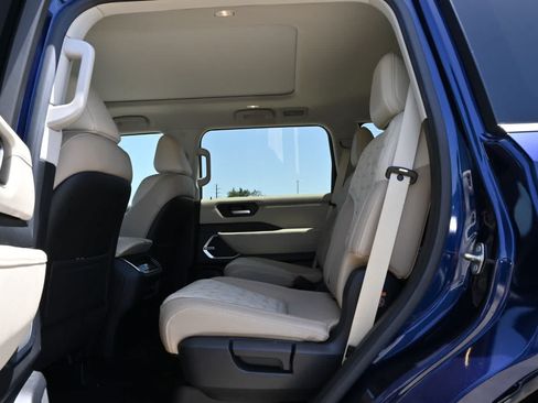 Used 2025 Nissan Armada Platinum RWD image 19