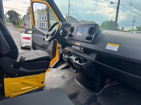 Used 2021 Mercedes-Benz Sprinter 2500 w/ Acoustic Package image 15