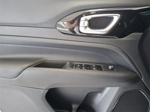 New 2026 Jeep Compass Limited image 8