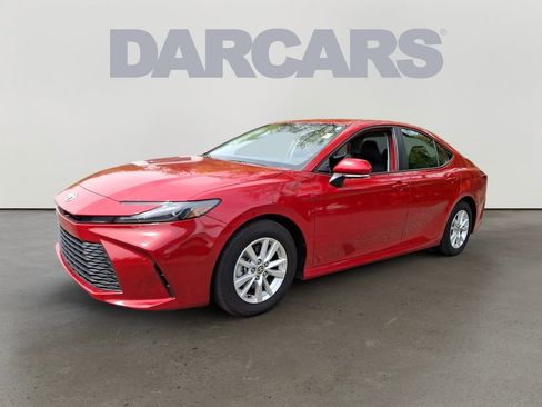 Used 2025 Toyota Camry LE FWD image 3