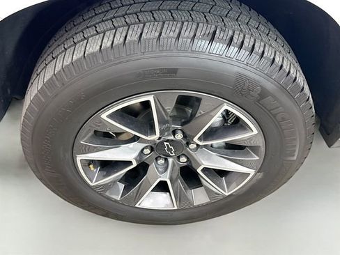 Used 2021 Chevrolet Suburban Z71 w/ Luxury Package image 35