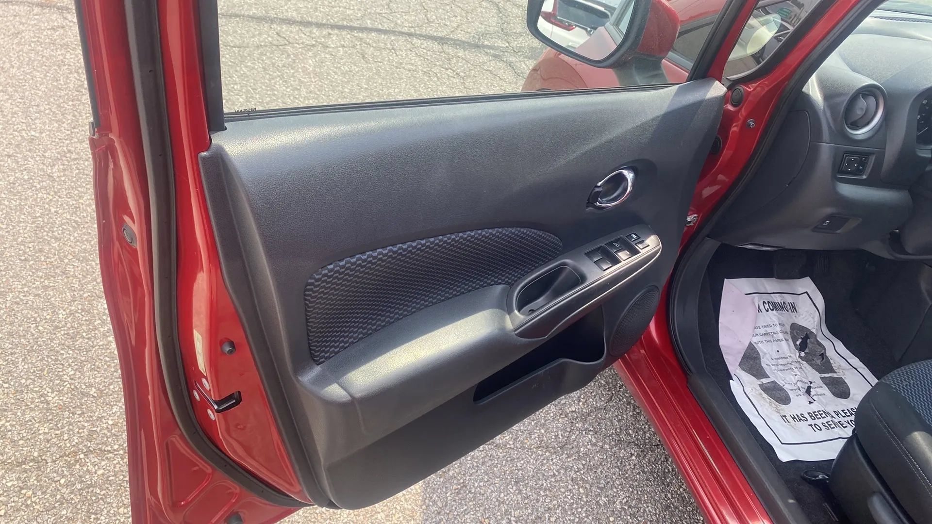 Used 2015 Nissan Versa Note SV w/ SV Convenience Package FWD image 12
