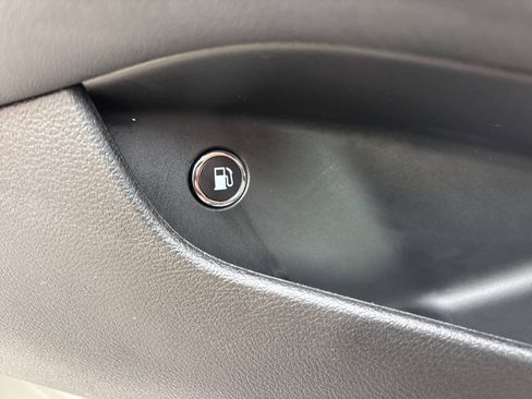 Used 2020 Chrysler Pacifica Limited w/ Advanced Safetytec Group FWD image 24