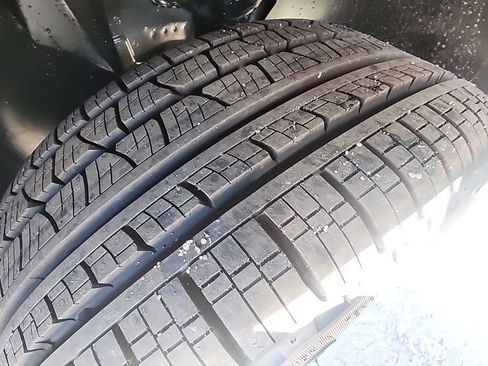 New 2025 Volkswagen Tiguan SE image 25