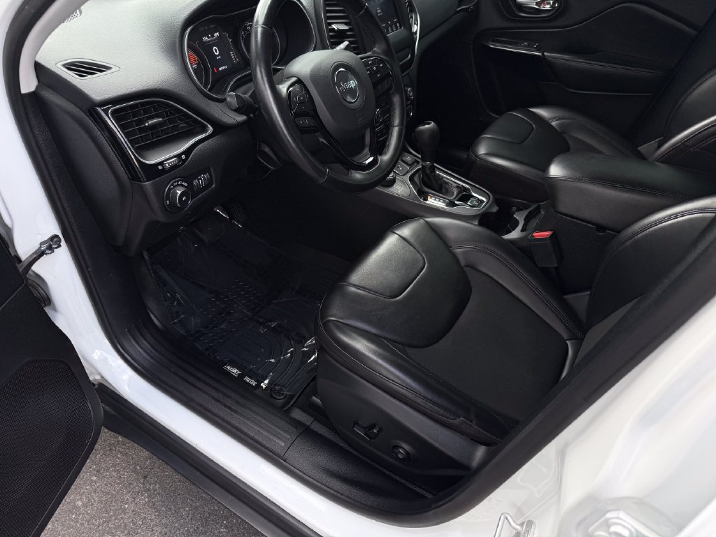 Used 2020 Jeep Cherokee Latitude Plus AWD/4WD image 19