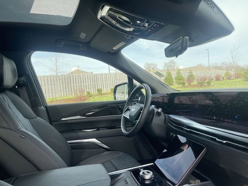 Used 2025 Cadillac Escalade IQ Sport 1 w/ Smart Trailering package image 32