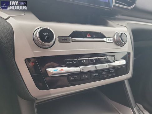 Certified 2022 Ford Explorer XLT image 24