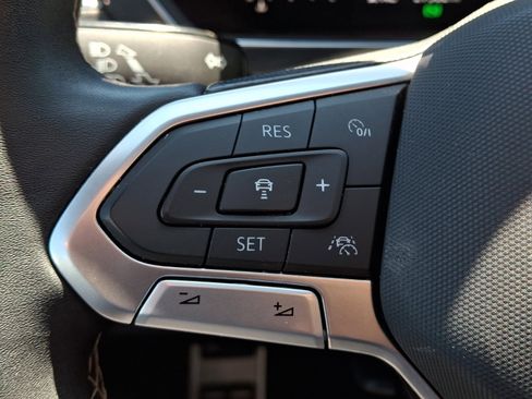 Certified 2023 Volkswagen Tiguan SE R-Line AWD/4WD image 22