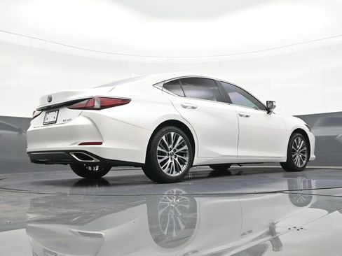 Used 2019 Lexus ES 350 w/ Premium Package image 27