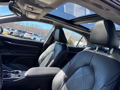 Used 2019 Toyota Camry XLE image 23