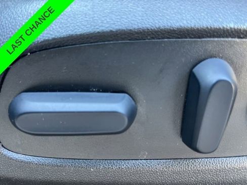 Used 2023 GMC Acadia SLE w/ Driver Convenience Package FWD image 15