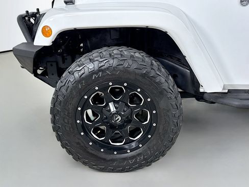 Used 2014 Jeep Wrangler Unlimited Sahara image 30