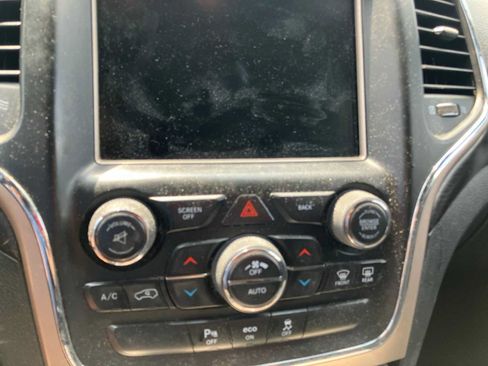 Used 2014 Jeep Grand Cherokee Laredo w/ 18" Wheel & 8.4" Radio Group AWD/4WD image 22