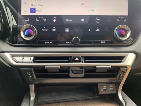 Used 2024 Lexus RX 350 w/ Convenience Package image 29