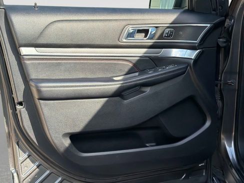 Used 2018 Ford Explorer Sport w/ Equipment Group 401A AWD/4WD image 17