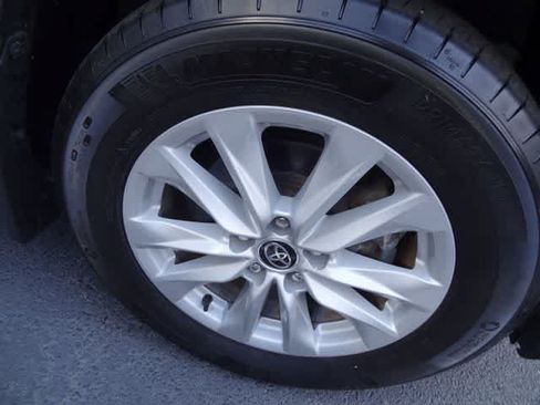 Used 2022 Toyota Corolla Cross LE AWD/4WD image 15