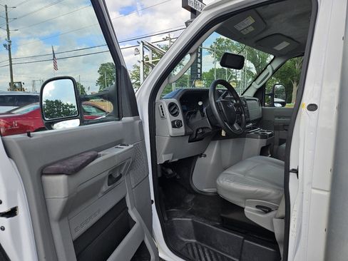 Used 2022 Ford E-450 and Econoline 450 Super Duty w/ Power Windows & Locks Group RWD image 23