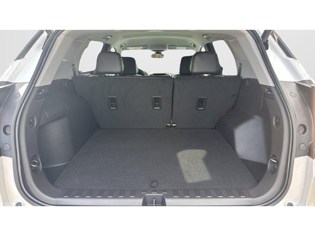 Used 2024 GMC Terrain SLT w/ Tech Package FWD image 17