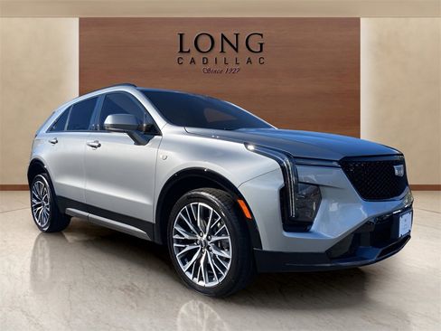 Used 2024 Cadillac XT4 Sport image 3