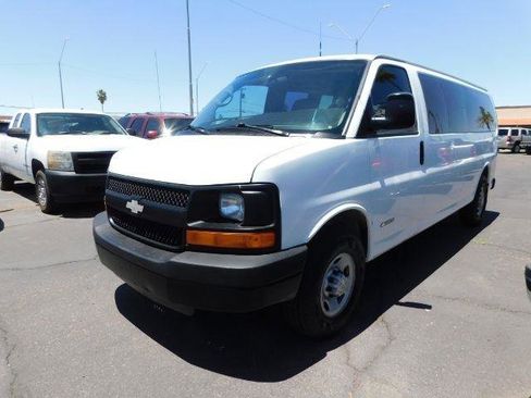 Used 2006 Chevrolet Express 3500 Extended Passenger w/ Power and Light Package RWD image 3