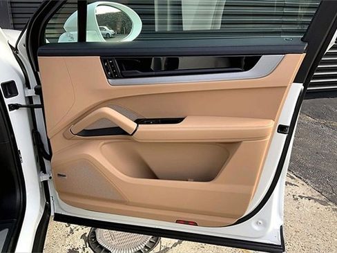 New 2026 Porsche Cayenne image 29