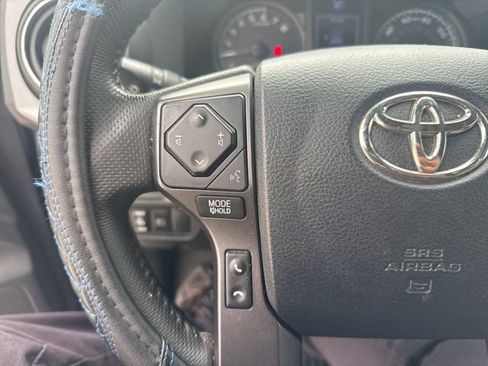Used 2018 Toyota Tacoma TRD Sport AWD/4WD image 12