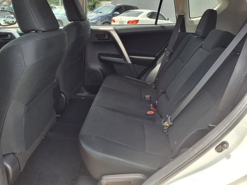 Used 2018 Toyota RAV4 LE FWD image 11
