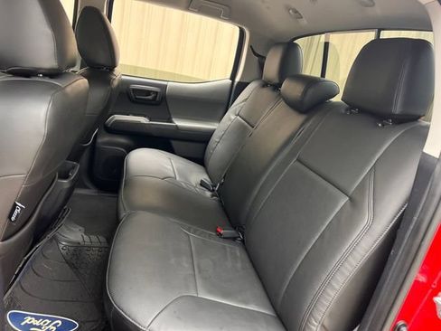 Used 2021 Toyota Tacoma SR5 AWD/4WD image 18