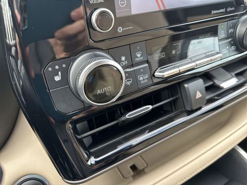 Certified 2020 Toyota Highlander XLE image 22