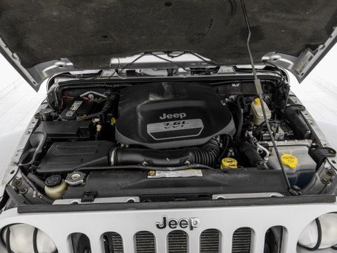 Used 2012 Jeep Wrangler Sahara AWD/4WD image 37