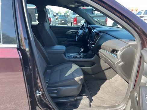 Used 2022 Chevrolet Traverse LT image 14