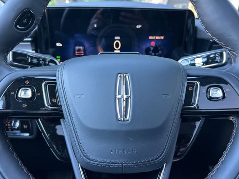 New 2026 Lincoln Aviator AWD w/ Jet Appearance Package image 23