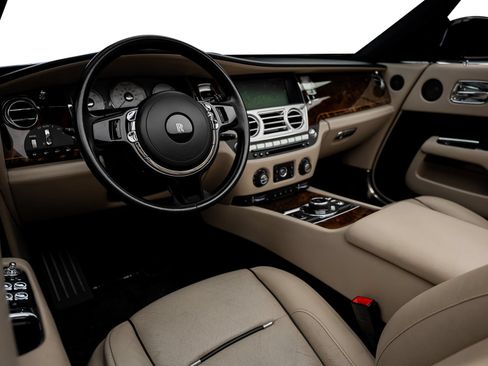 Used 2016 Rolls-Royce Dawn RWD image 31
