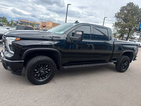 Used 2024 Chevrolet Silverado 2500 LTZ w/ LTZ Plus Package AWD/4WD image 2