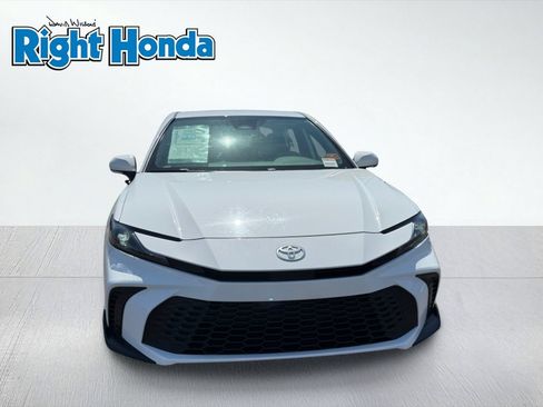 Used 2025 Toyota Camry SE w/ Multimedia Upgrade Package FWD image 5