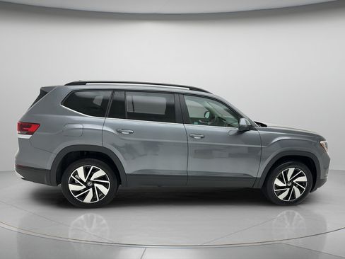 Used 2025 Volkswagen Atlas SE AWD/4WD image 6