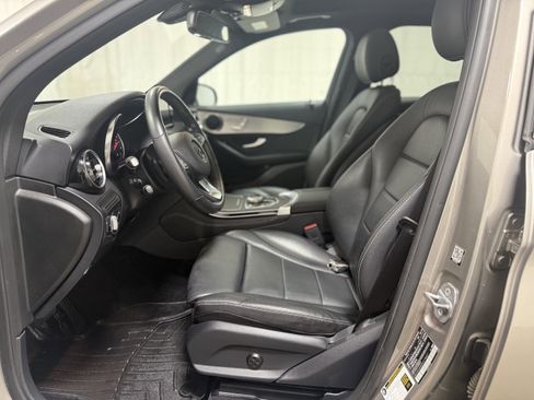 Used 2019 Mercedes-Benz GLC 300 4MATIC image 13
