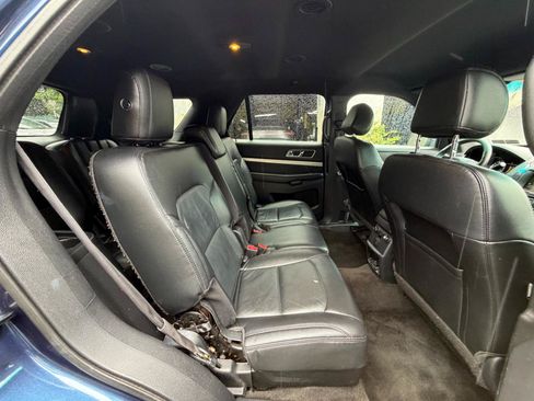 Used 2016 Ford Explorer XLT w/ Equipment Group 202A AWD/4WD image 29