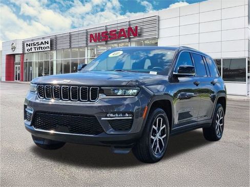 Used 2024 Jeep Grand Cherokee Limited image 3