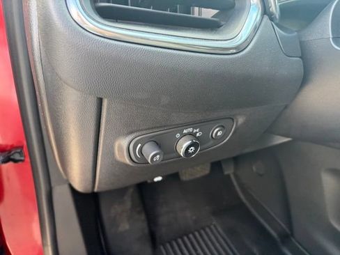 Used 2023 Chevrolet Equinox Premier AWD/4WD image 17