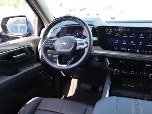 Used 2026 Chevrolet Suburban High Country image 15