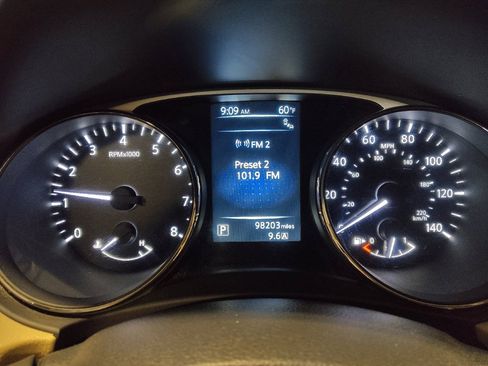 Used 2016 Nissan Rogue SV w/ SV Premium Package image 23