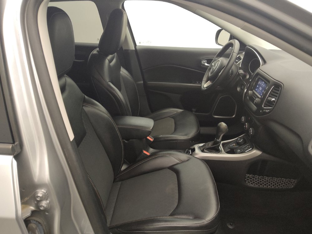 Used 2018 Jeep Compass Latitude AWD/4WD image 21