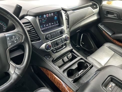 Used 2020 Chevrolet Suburban Premier AWD/4WD image 36