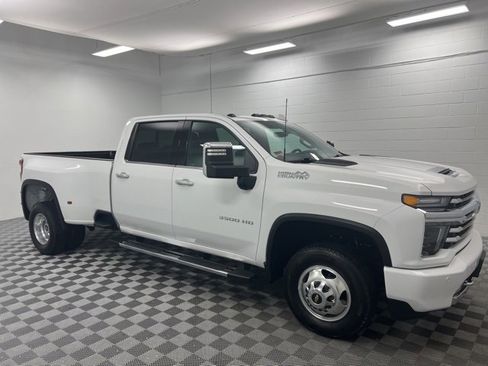 Used 2023 Chevrolet Silverado 3500 High Country w/ Technology Package image 4