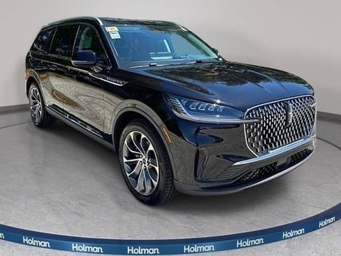 New 2026 Lincoln Aviator AWD image 2