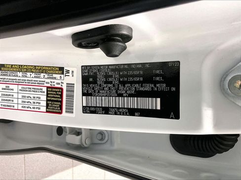Used 2023 Toyota Highlander XLE AWD/4WD image 36