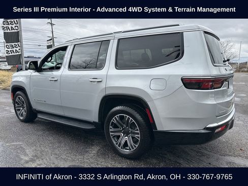 Used 2022 Jeep Wagoneer Series III w/ Flexible Seating Group AWD/4WD image 10