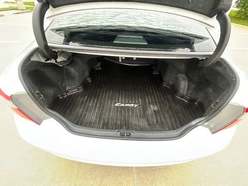 Used 2016 Toyota Camry LE FWD image 11